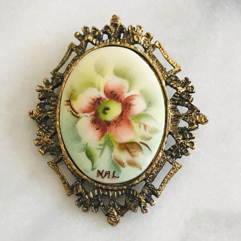 Vintage Hand Painted Porcelain Brooch/Pendant - Floral Cameo Style - Gold Tone
